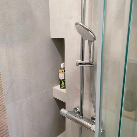 Paradise Zarzadzany Przez Gospodarza Osobe Fizyczna Self Check In Rzeszów